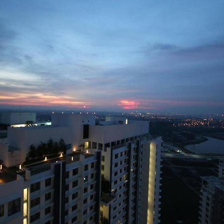 Lovely 3-Bedroom Serviced Apartment @ Cyberjaya Luaran gambar