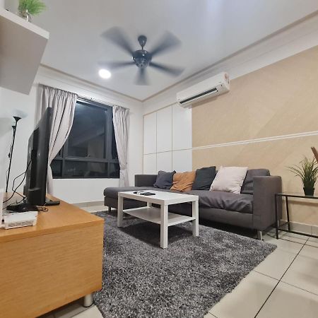 Lovely 3-Bedroom Serviced Apartment @ Cyberjaya Luaran gambar