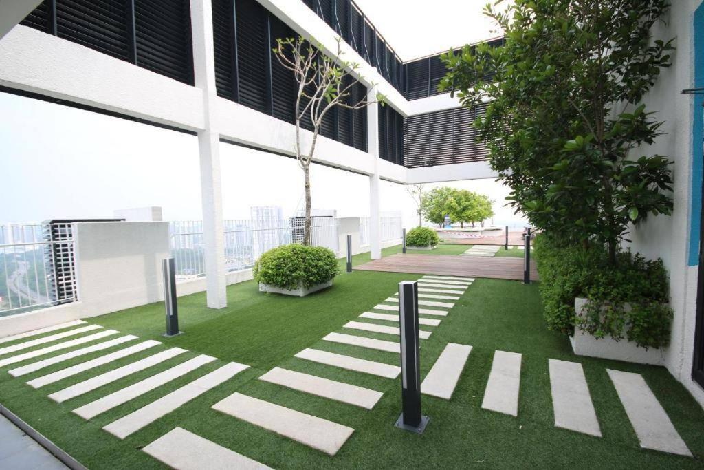 Lovely 3-Bedroom Serviced Apartment @ Cyberjaya Luaran gambar