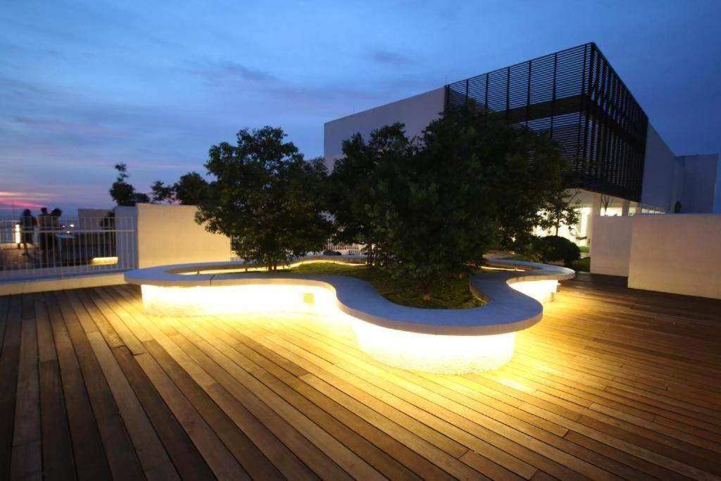 Lovely 3-Bedroom Serviced Apartment @ Cyberjaya Luaran gambar
