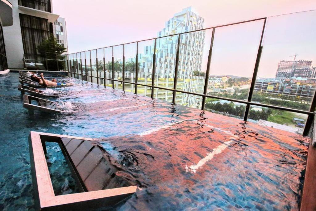 Lovely 3-Bedroom Serviced Apartment @ Cyberjaya Luaran gambar