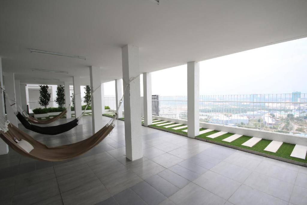 Lovely 3-Bedroom Serviced Apartment @ Cyberjaya Luaran gambar