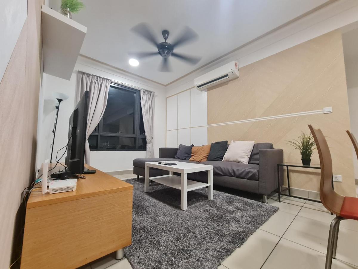Lovely 3-Bedroom Serviced Apartment @ Cyberjaya Luaran gambar