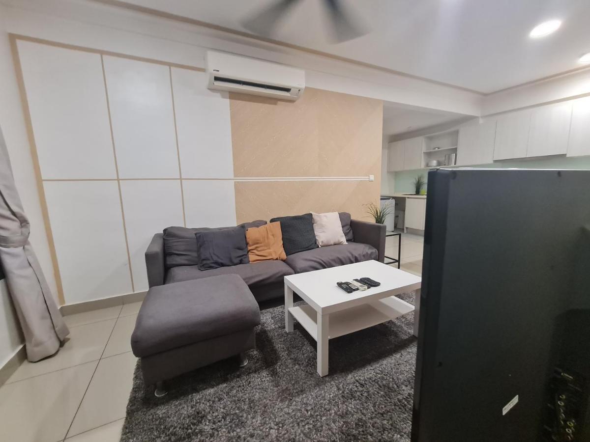 Lovely 3-Bedroom Serviced Apartment @ Cyberjaya Luaran gambar